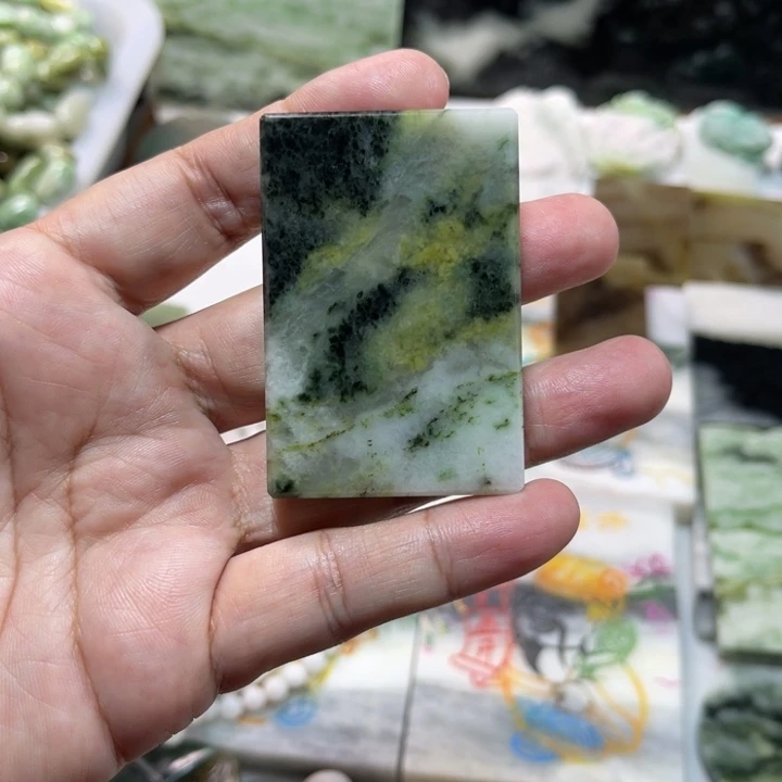 独山玉未镶嵌颈饰
