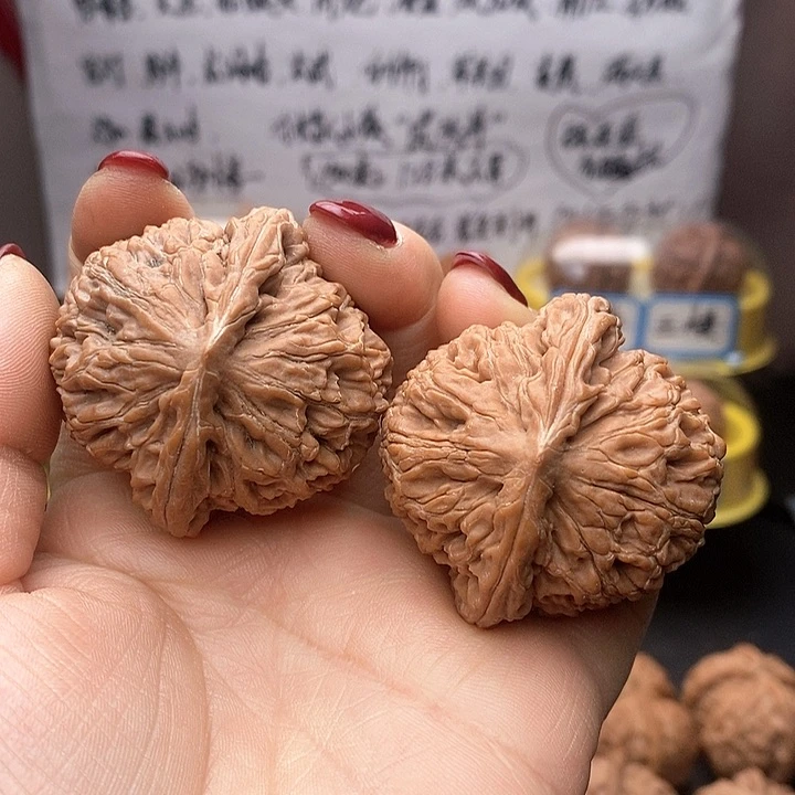 文玩核桃把件漫*水龙纹