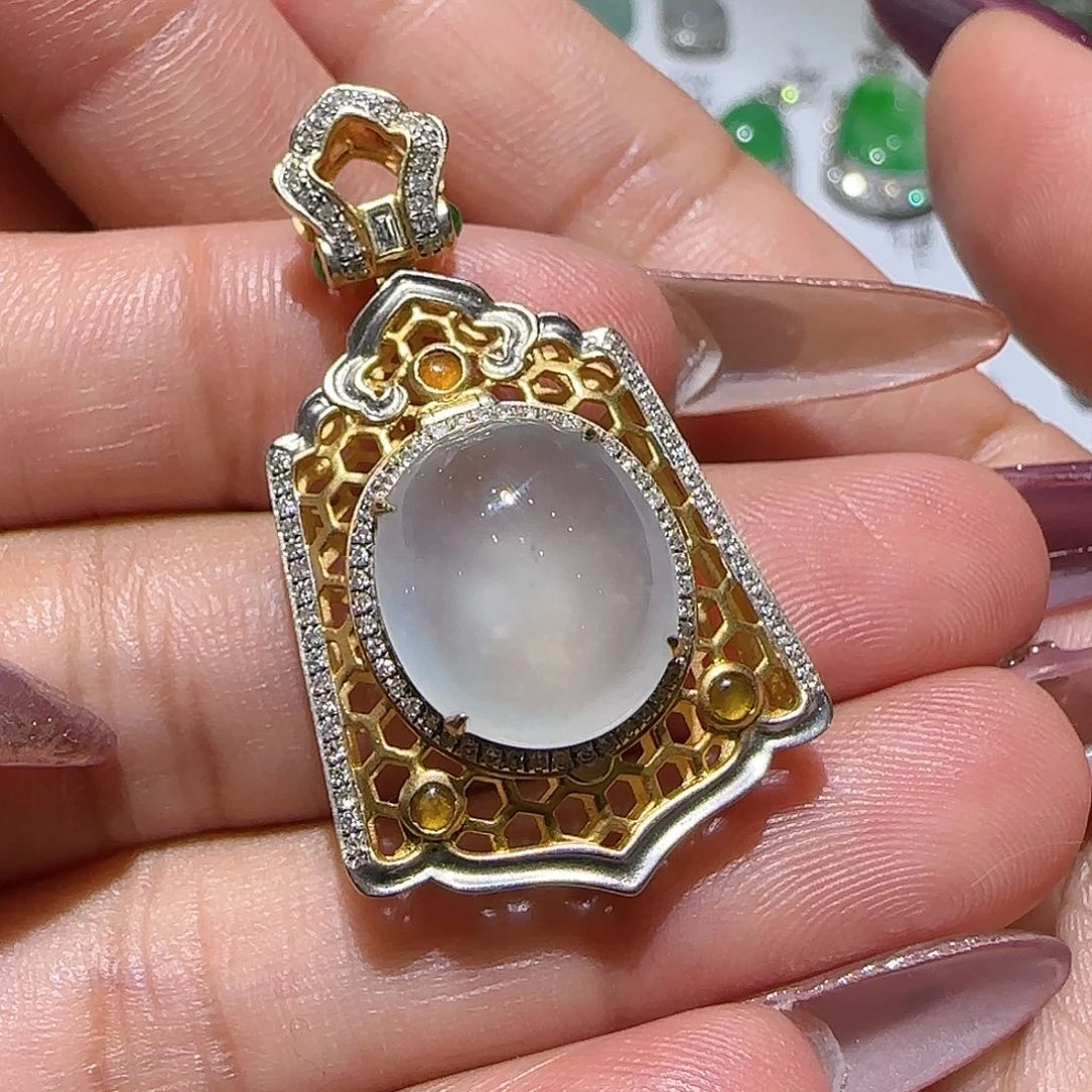 【闪购商品】颈饰18K金镶嵌翡翠天然