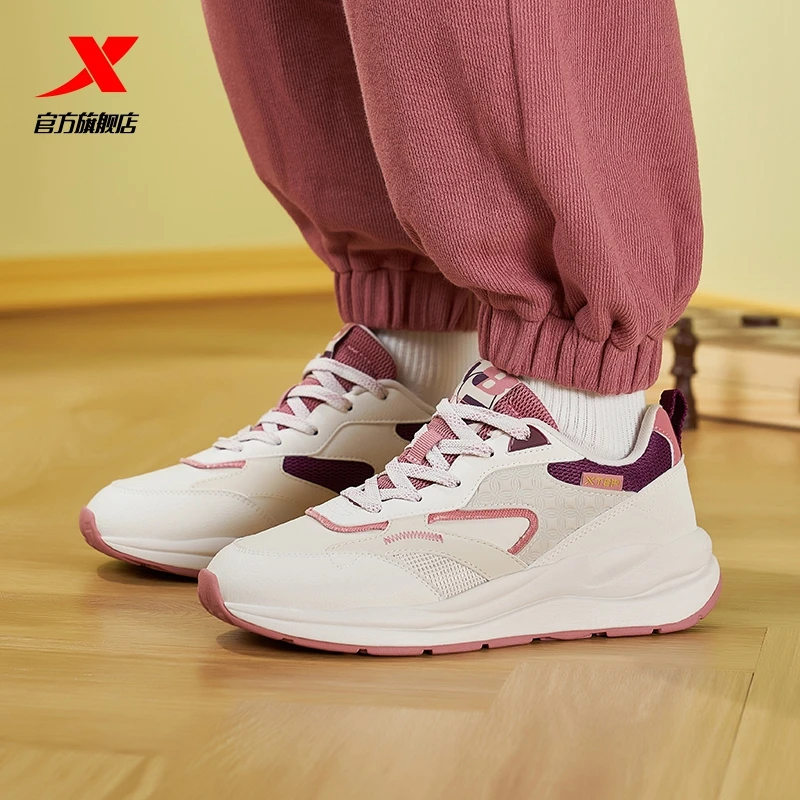 特步女鞋复古运动鞋女新款秋季休闲鞋轻便舒适百搭跑步鞋子潮鞋