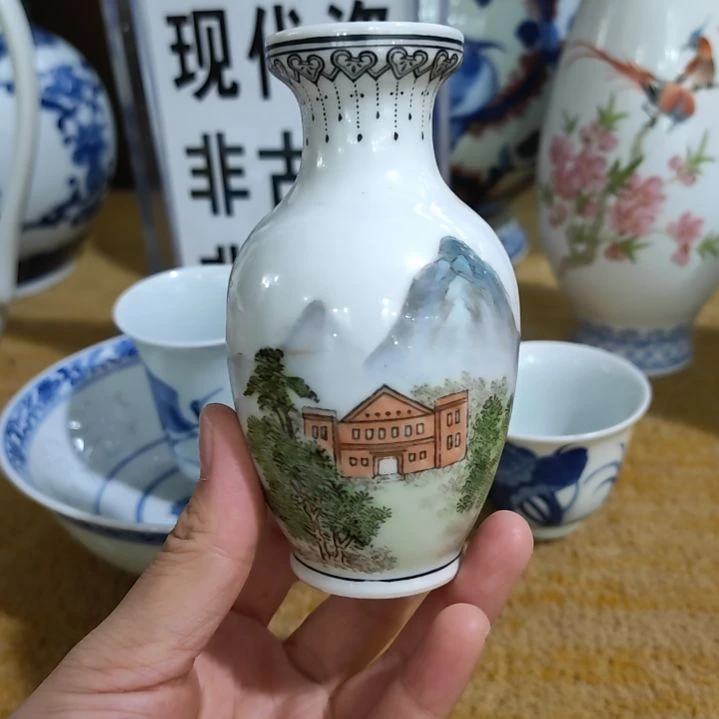 景德镇精美陶瓷摆件