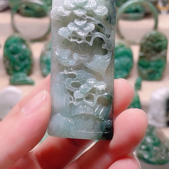 独山玉未镶嵌颈饰