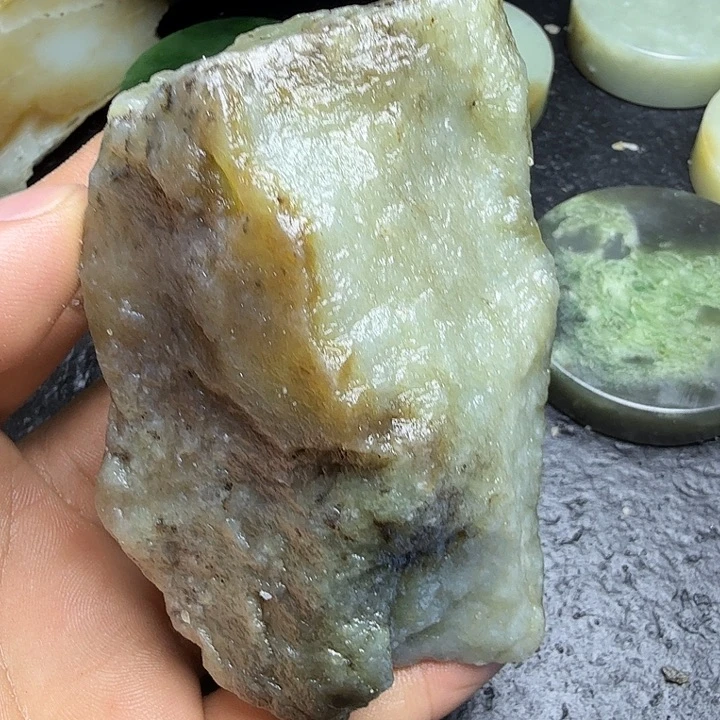 和田玉（糖玉）未镶嵌珠宝奇石