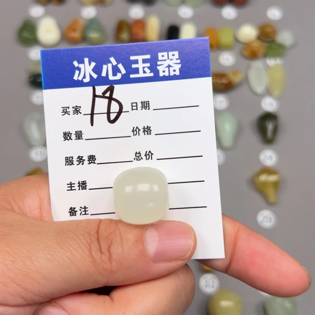 蛇纹石玉未镶嵌颈饰宜****馍