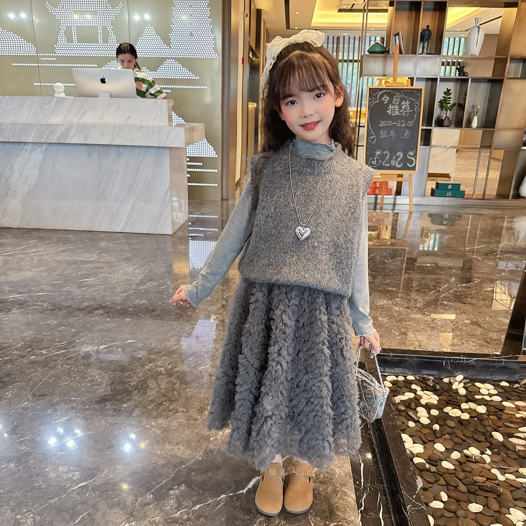 2025女童秋款新品甜美高级套装 女宝宝保暖韩范马甲三件套秋装