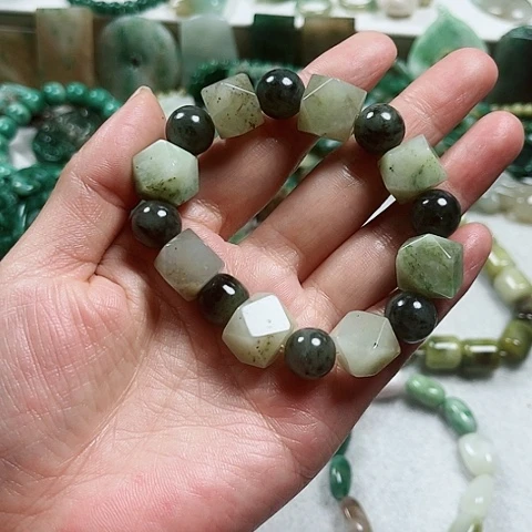 罗***沛独山玉未镶嵌吊坠