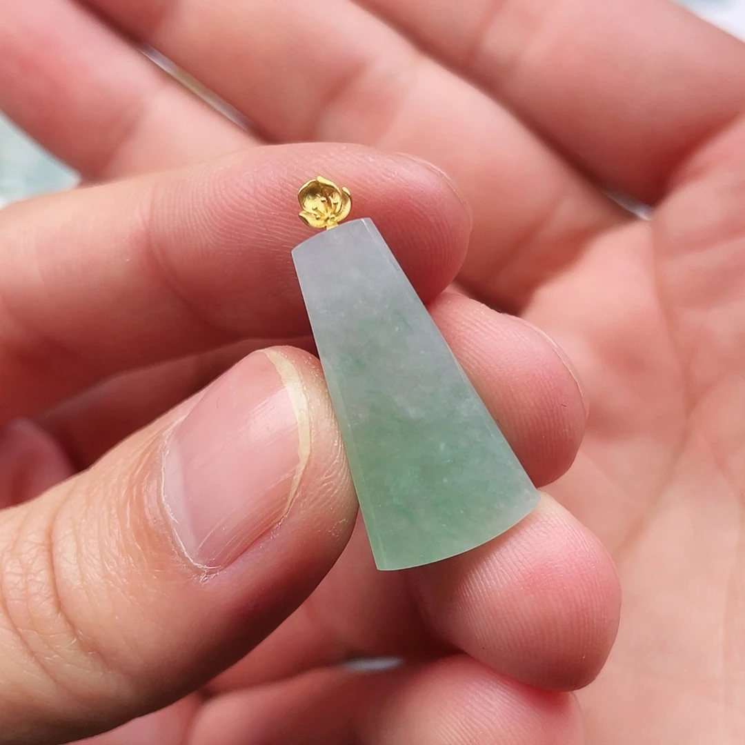 翡翠18K金镶嵌颈饰翡翠