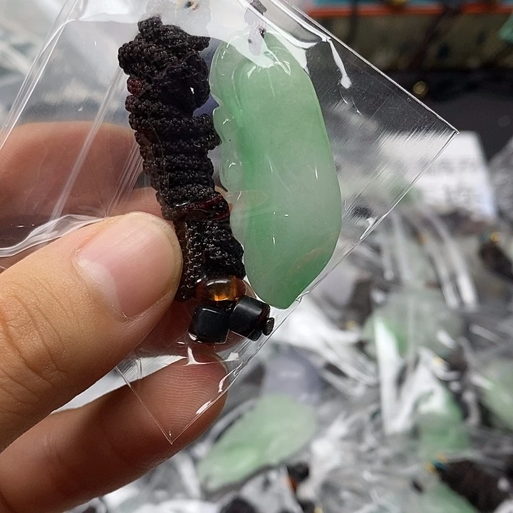 翡翠未镶嵌颈饰445