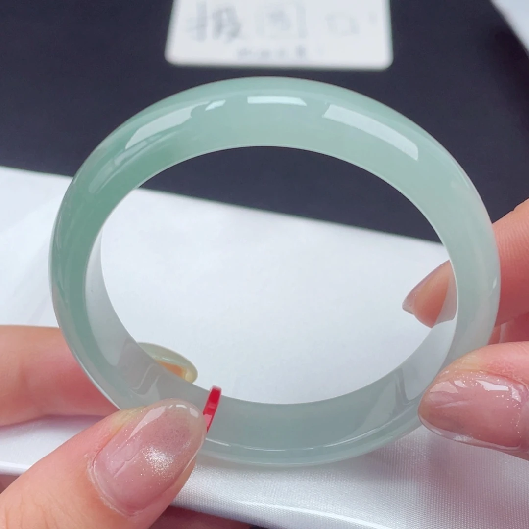 翡翠手镯未镶嵌52圈口