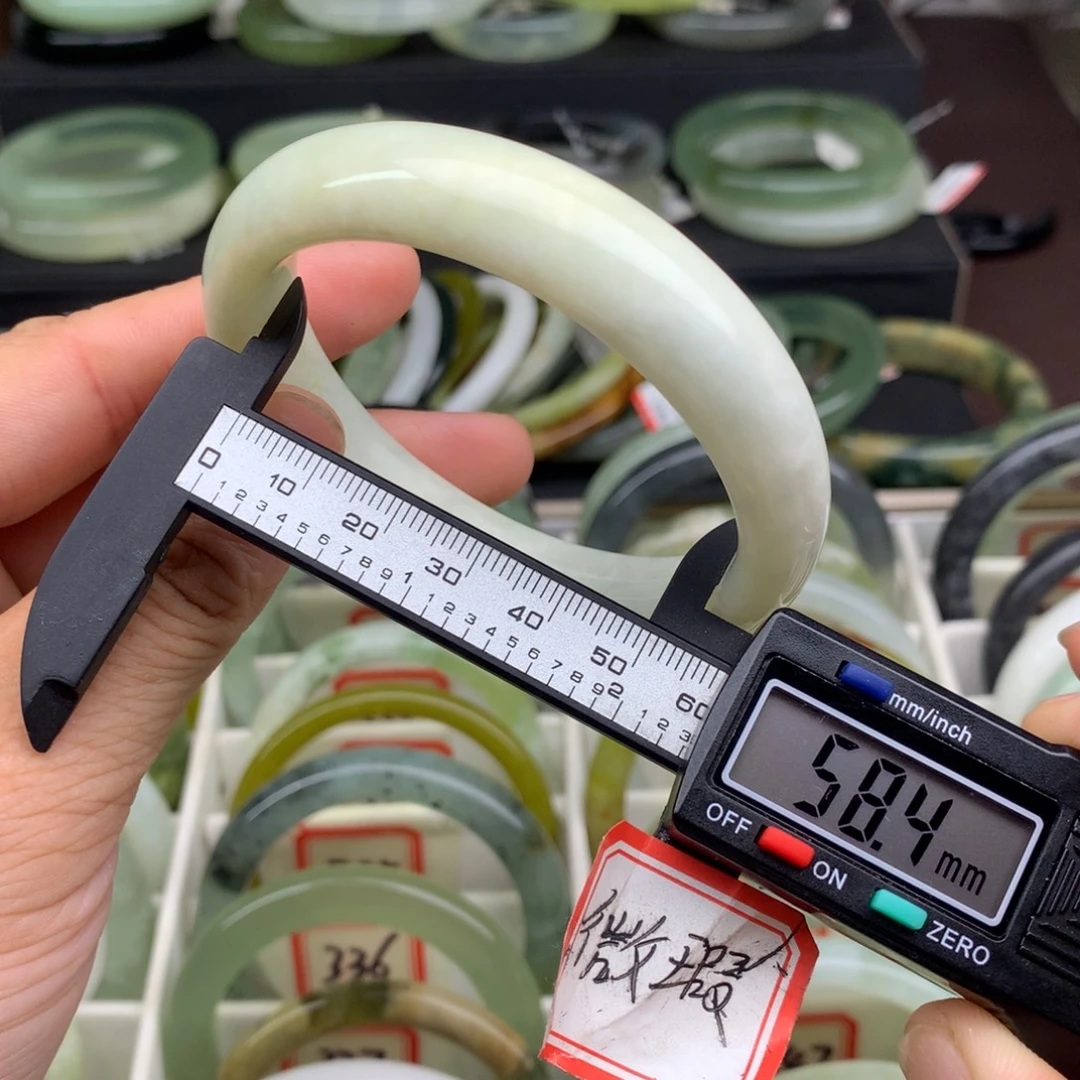 蛇纹石玉未镶嵌手镯358