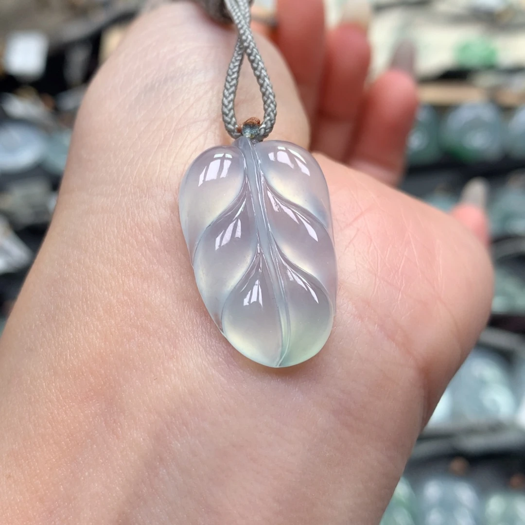 翡翠颈饰未镶嵌叶子