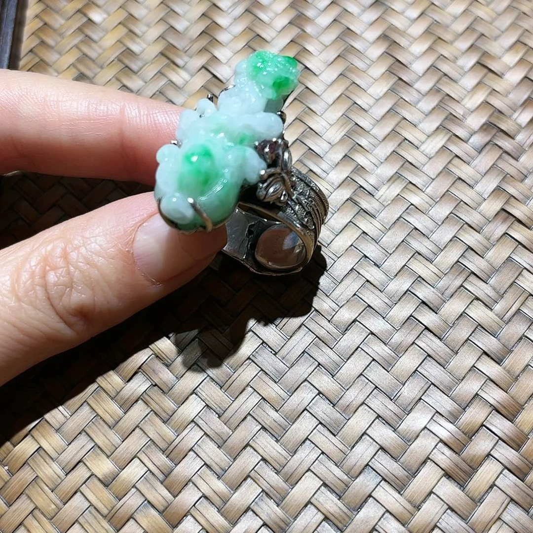 翡翠戒指合金个性十足时尚