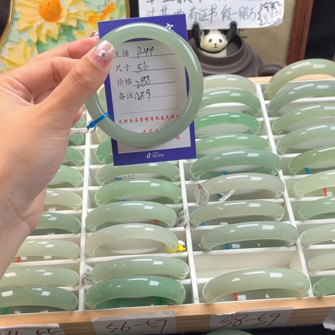 石英质玉手镯未镶嵌邹**花