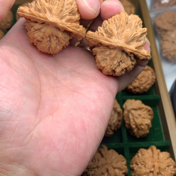 寒***莫核桃把件46全品四座楼