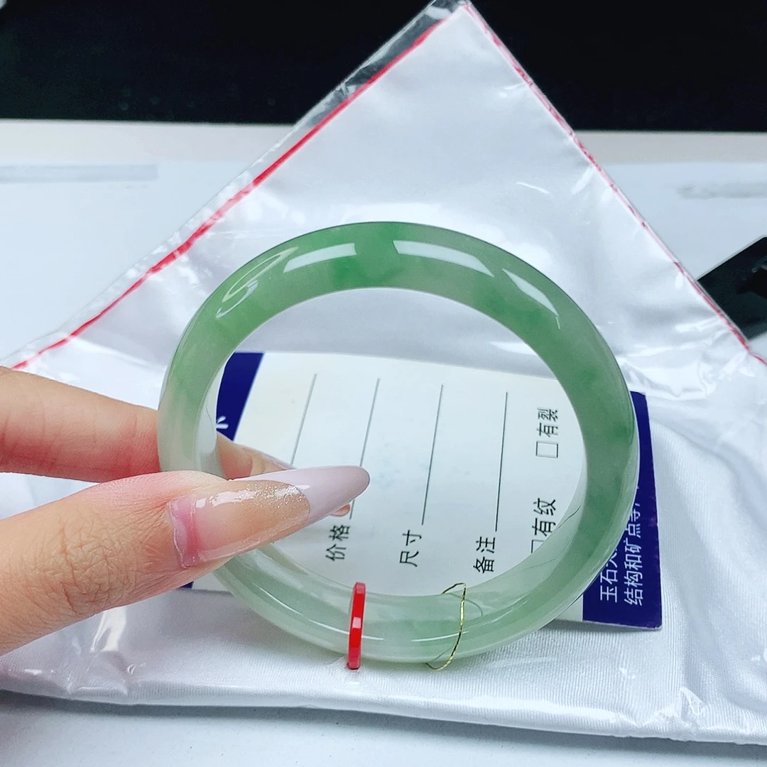 翡翠手镯未镶嵌56.5圈