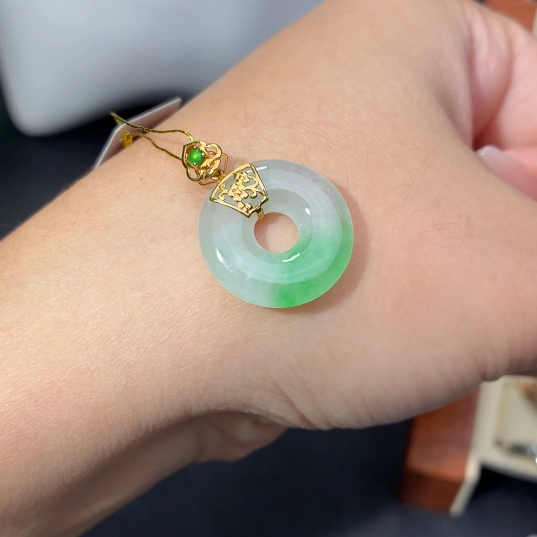 翡翠18K金镶嵌颈饰