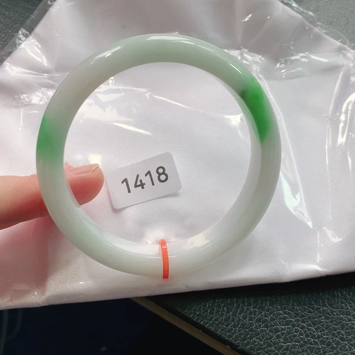 翡翠手镯未镶嵌天然翡翠手镯