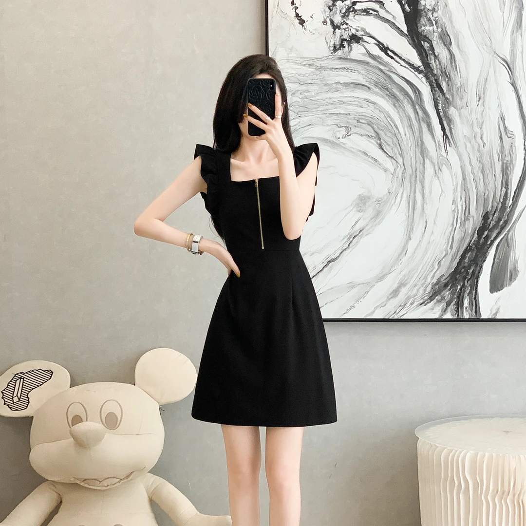 法式收腰小黑裙修身夏装短款小个子休闲连衣裙黑色名媛小众赫本风