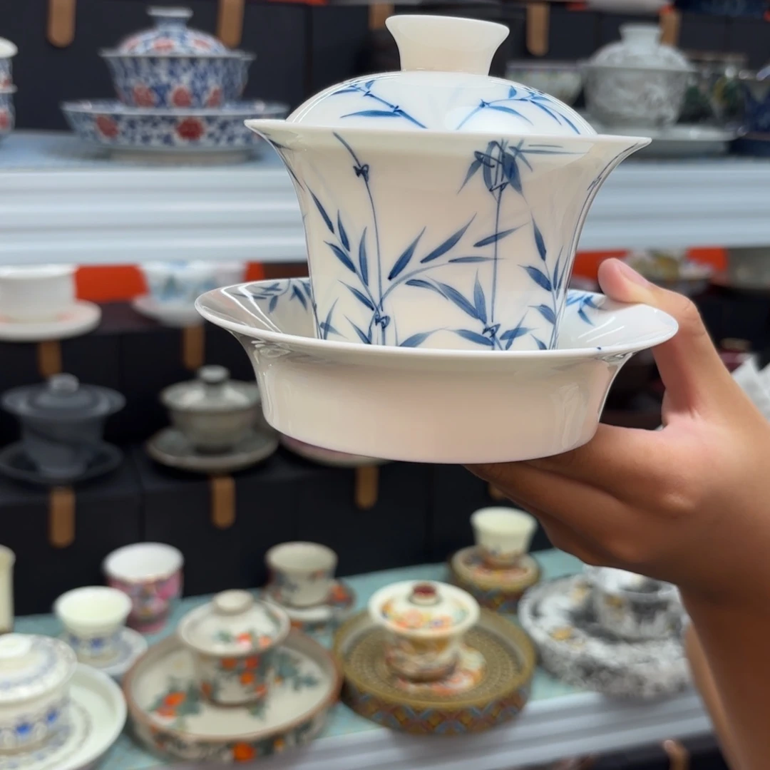 茶具是指由两块金属做成