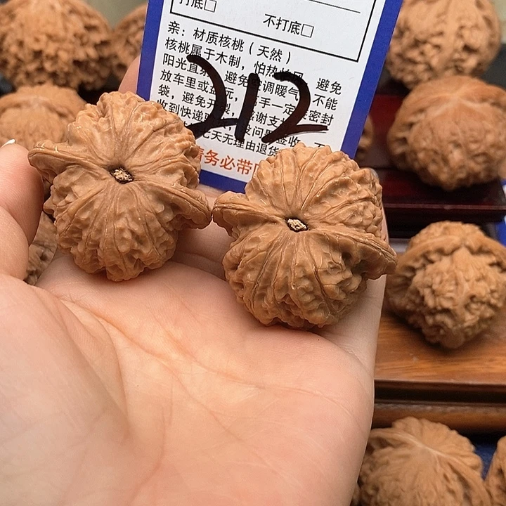 无****吊坠桃核血麒麟狮子头42
