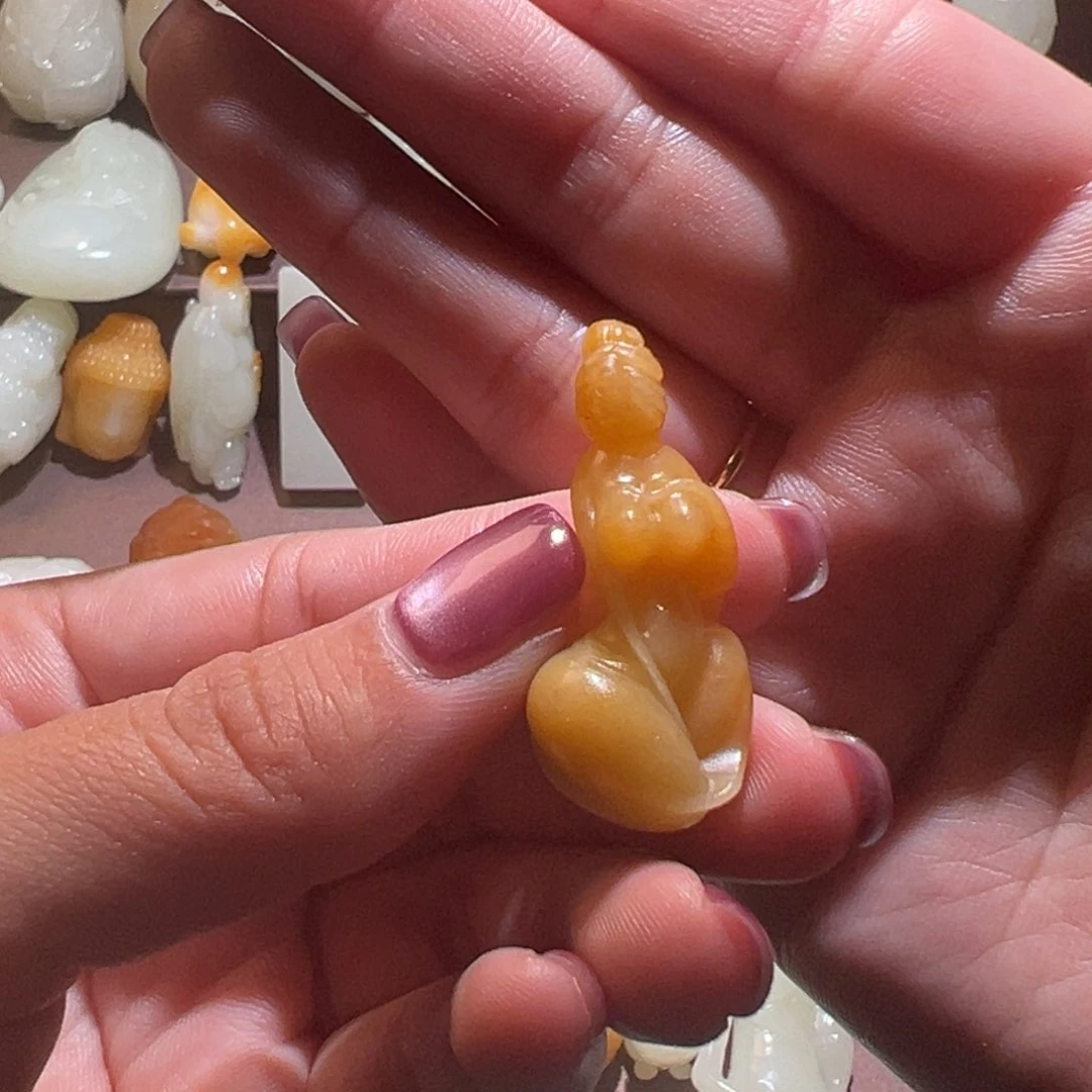 颈饰未镶嵌和田玉大*兄