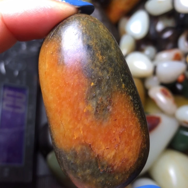 和田玉（翠青玉）未镶嵌珠宝奇石