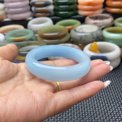 石英岩玉未镶嵌手镯