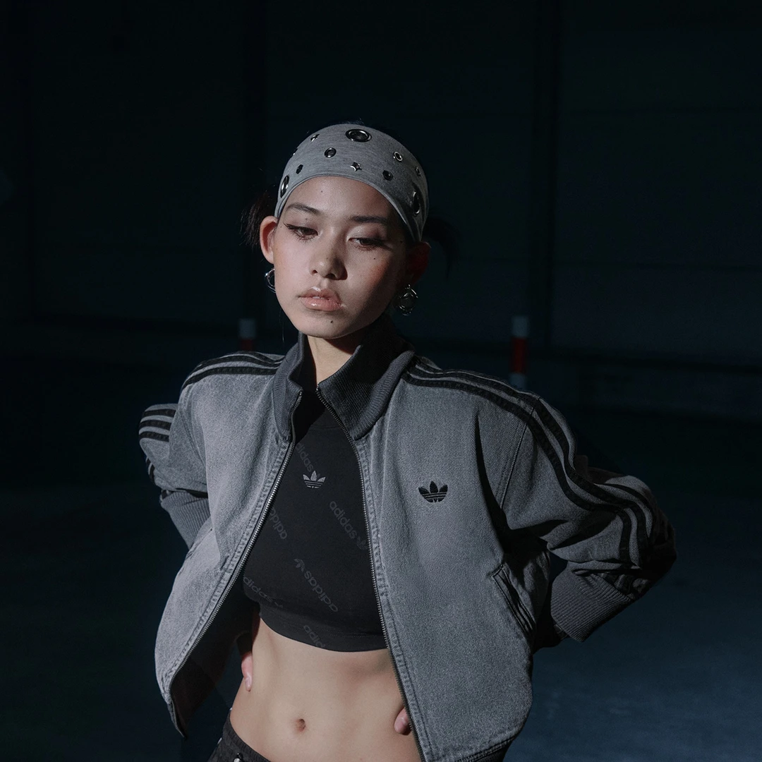 adidas/阿迪达斯女子春秋时尚运动修身长袖T恤KS6109