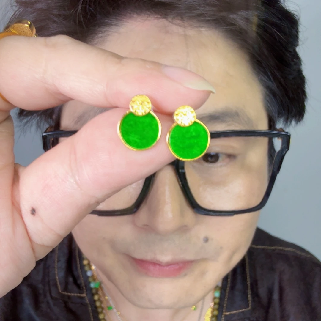 翡翠未镶嵌颈饰一对