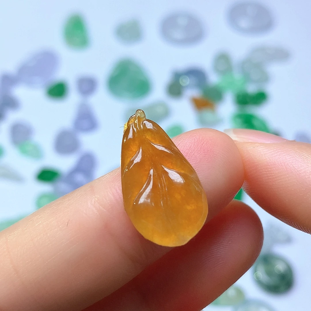 翡翠未镶嵌颈饰叶子