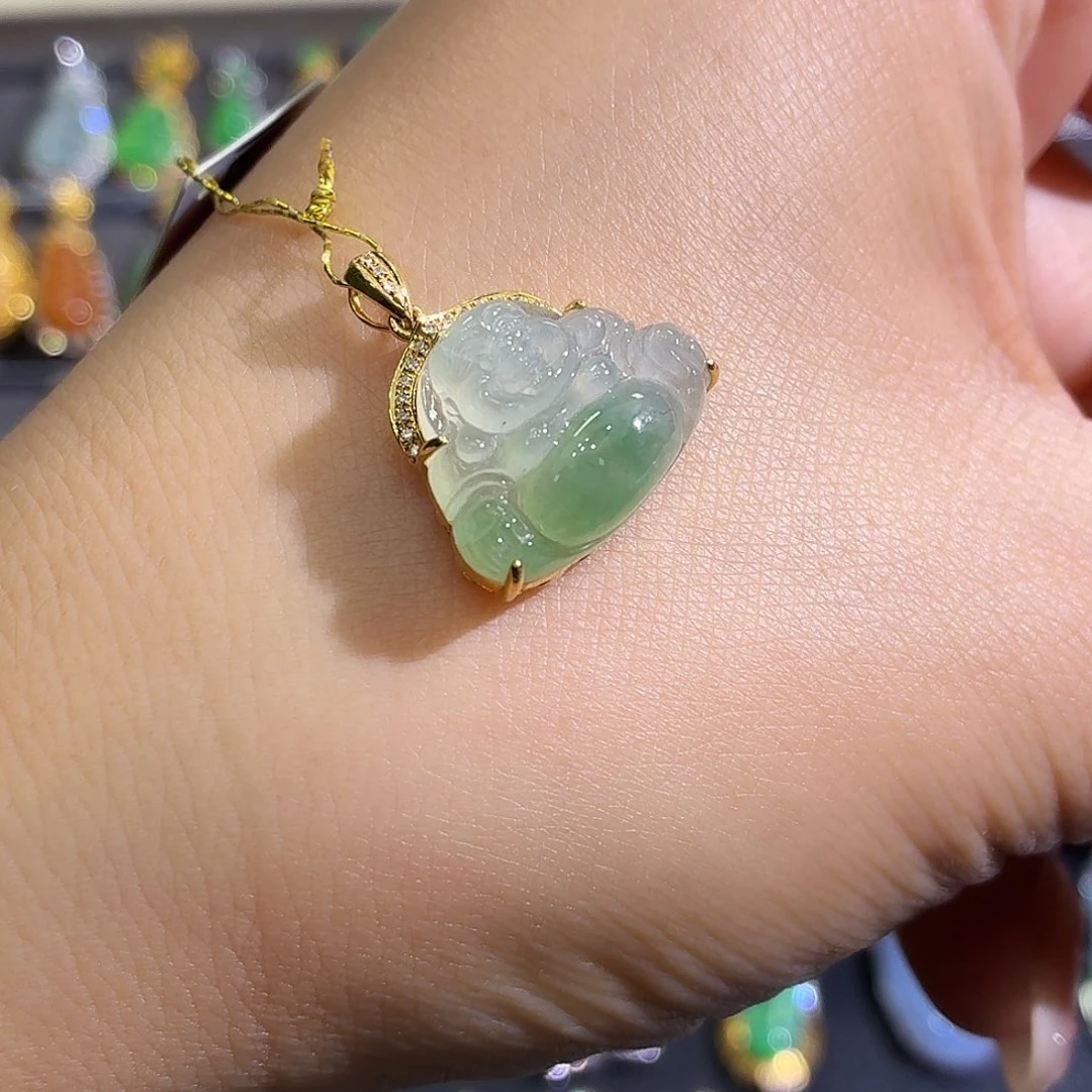 翡翠18K金镶嵌颈饰