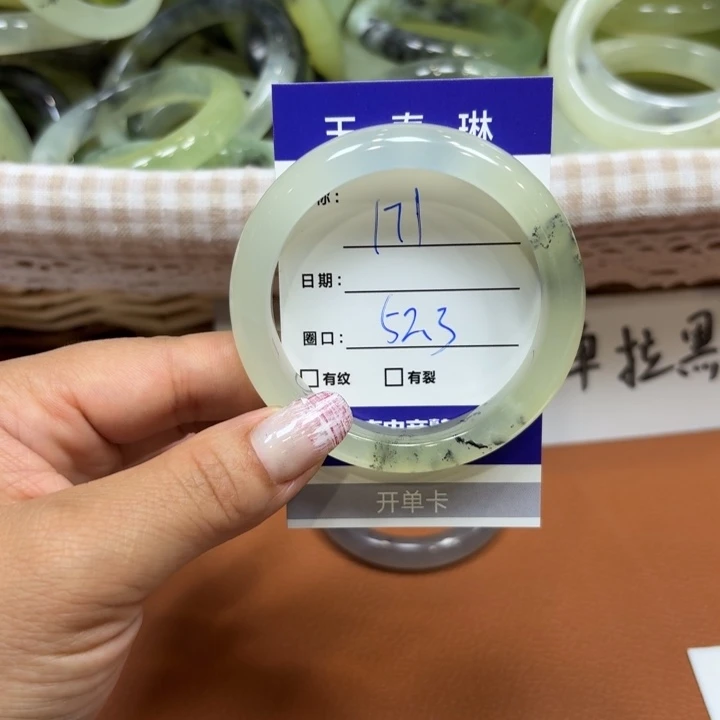 未镶嵌岫玉手镯天然