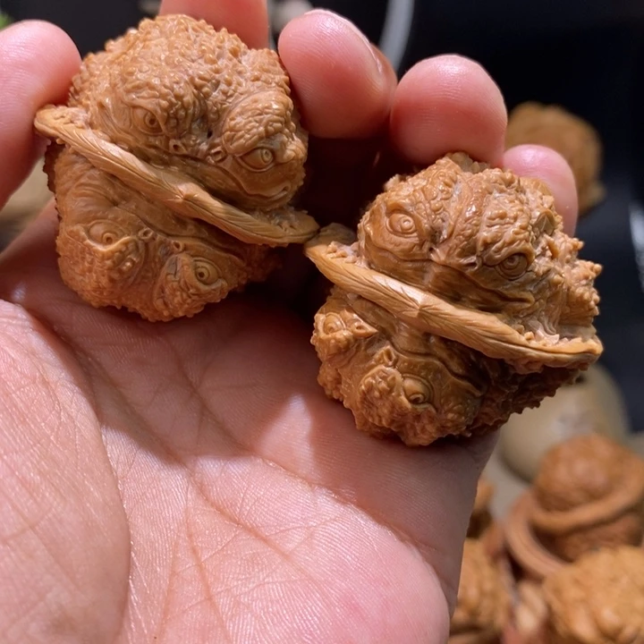 核桃把件无***人纯手工雕刻文玩核桃