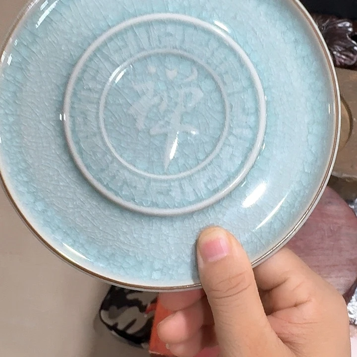 主人杯一个，瓷。。品茗