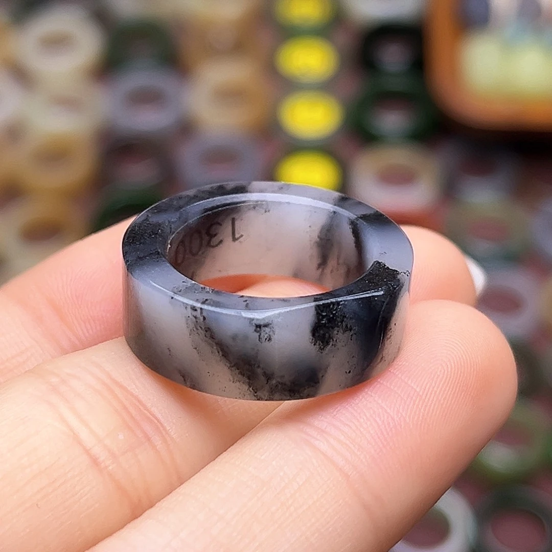 和田玉未镶嵌戒指17.6山水墨画