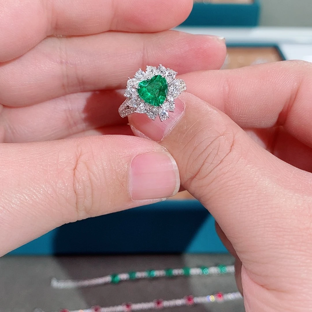 祖母绿戒指18K金镶嵌1.16克拉