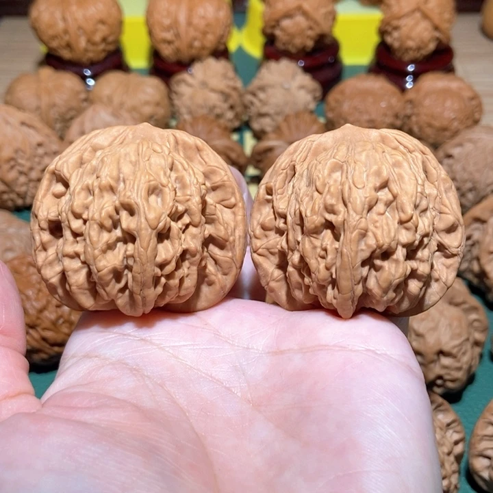 吊坠文玩核桃大**运虎头