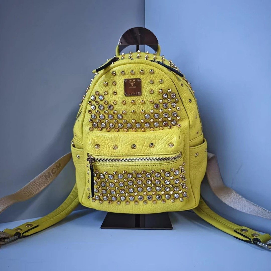 95新 MCM 黄色铆钉双肩背08-30专柜价8350