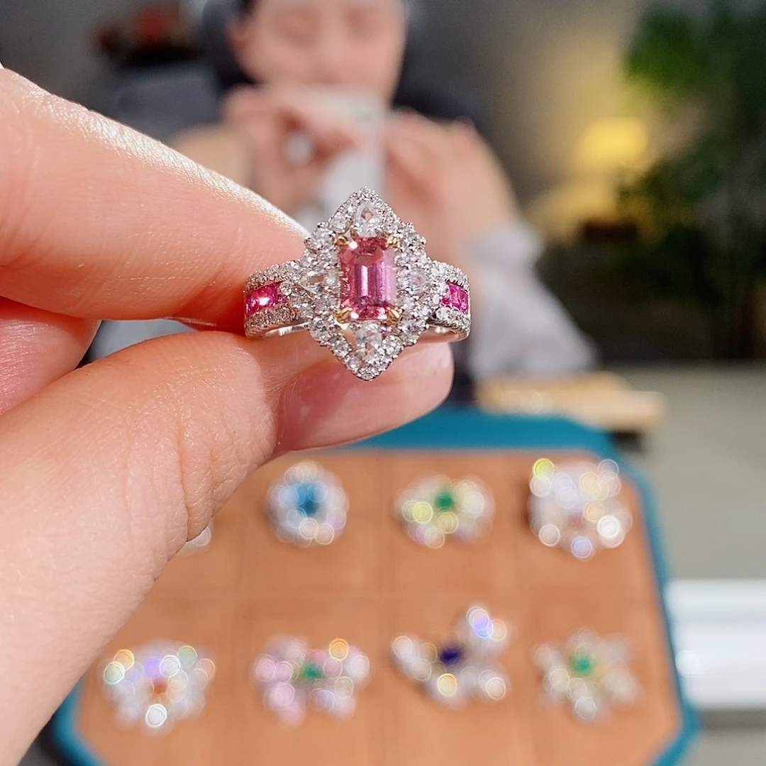 碧玺戒指18K金镶嵌0.7ct
