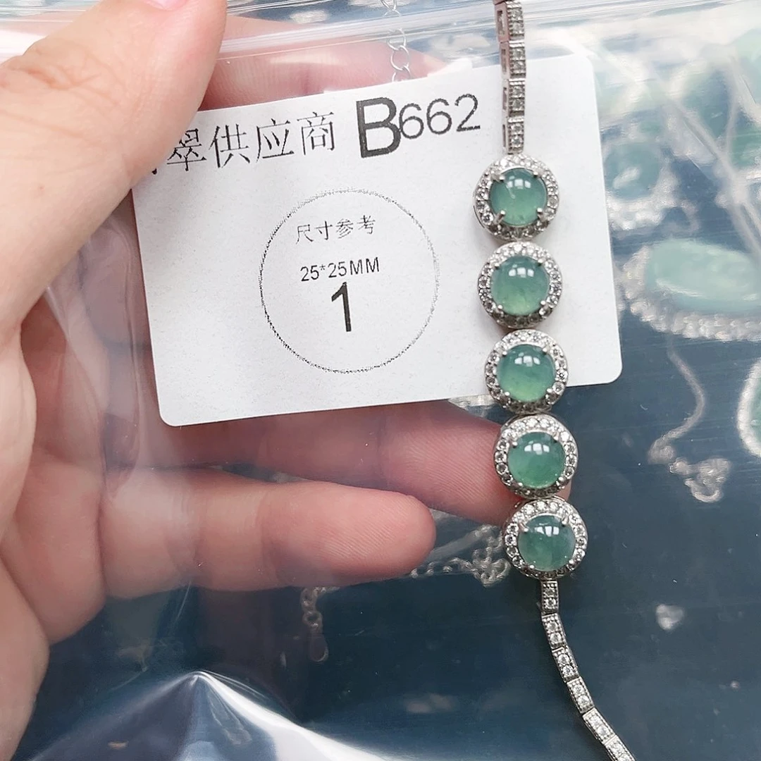 翡翠颈饰未镶嵌翡翠662