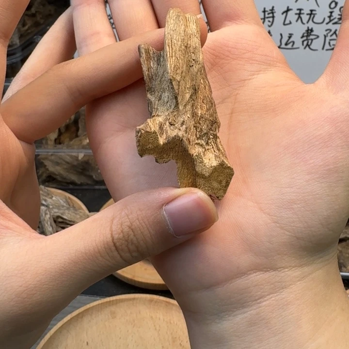 柬埔寨金丝菩萨5.6克棋带棋韵上炉是蜜凉香适合打磨成小挂坠