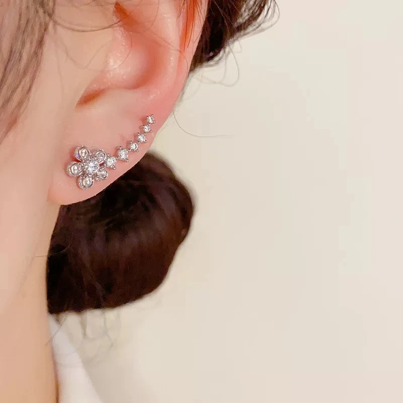 合金锆石耳饰 银色花朵弧形耳钉女2025爆款精致小巧高级感耳饰