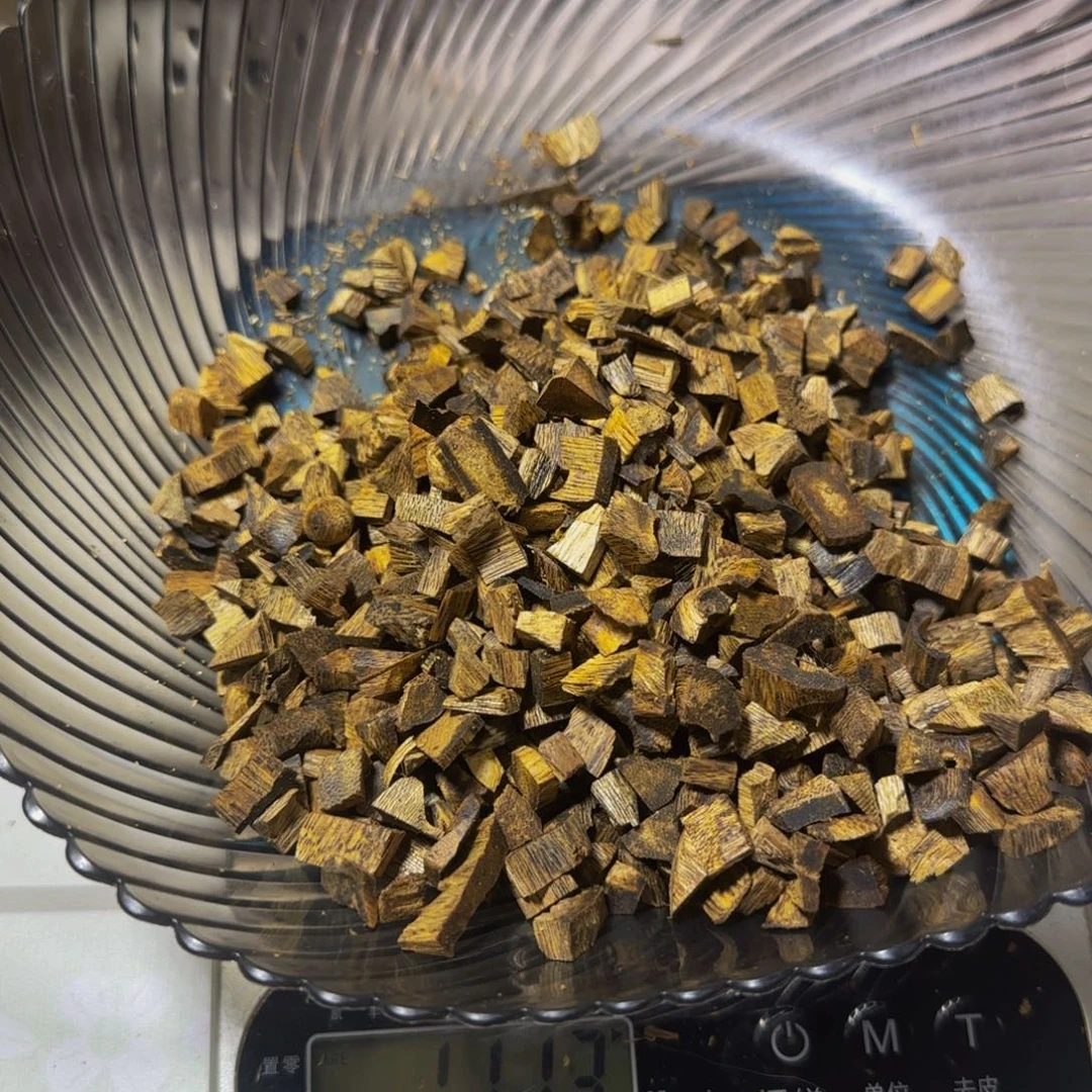 桐***大沉香碎屑沉香糖结米粒110克