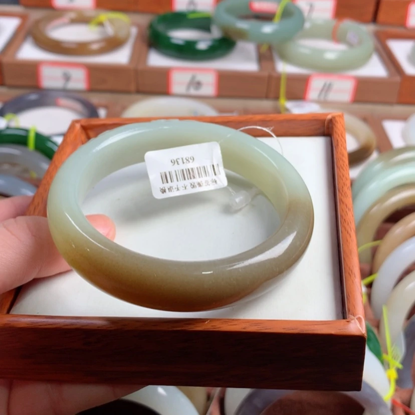 【闪购商品】和田玉手镯未镶嵌58