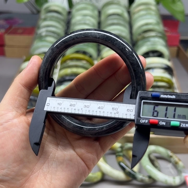 蛇纹石玉未镶嵌手镯63