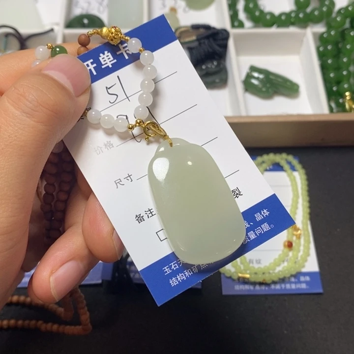 颈饰未镶嵌和田玉