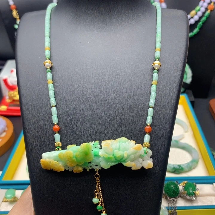 颈饰未镶嵌翡翠翡翠花牌