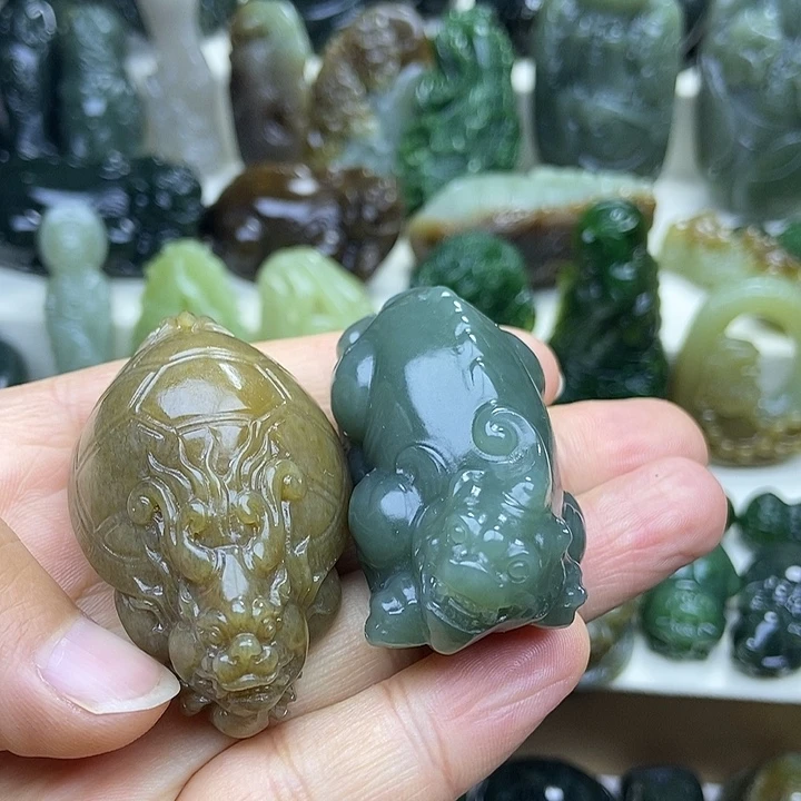 南***柯和田玉未镶嵌颈饰