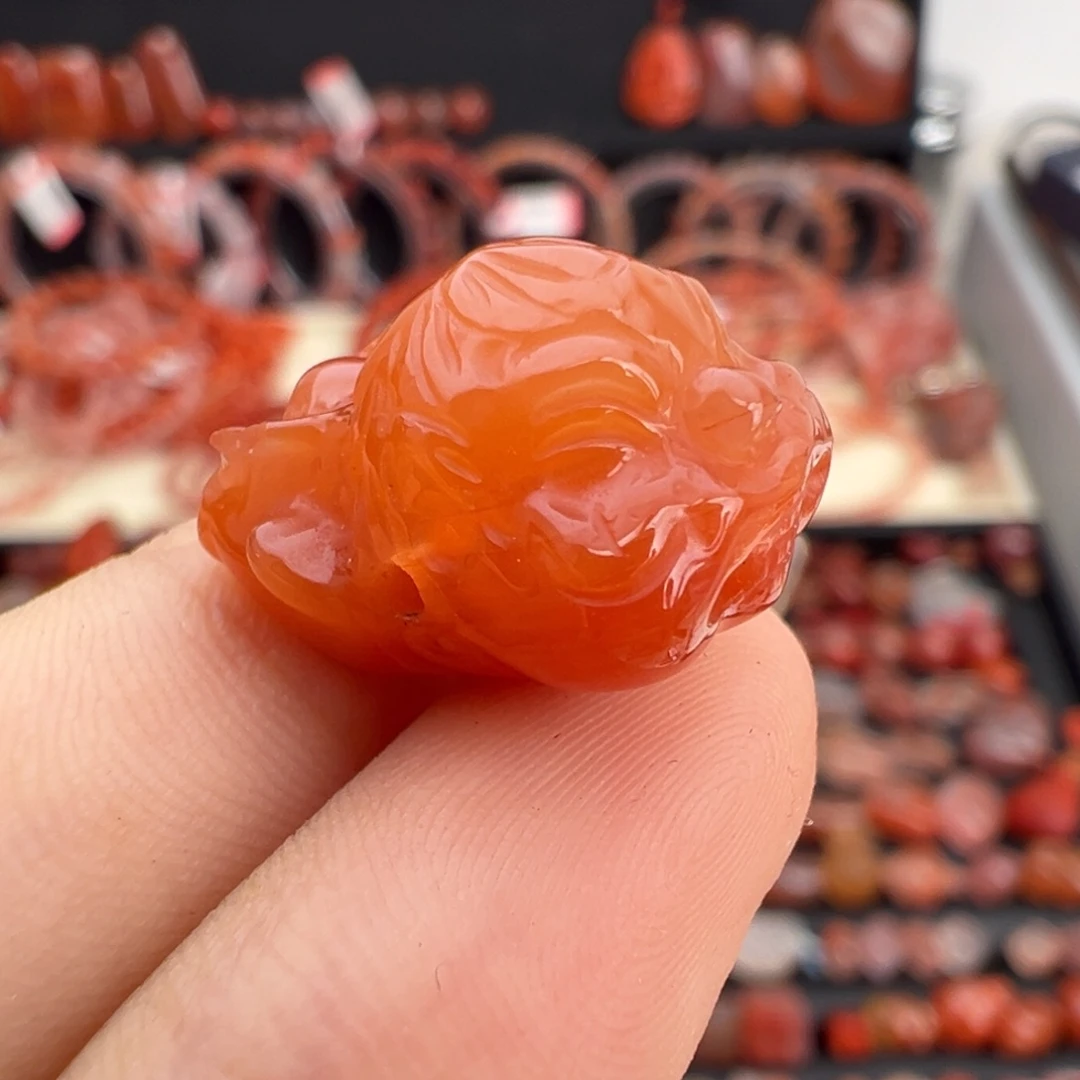 南红玛瑙未镶嵌颈饰飞天貔貅