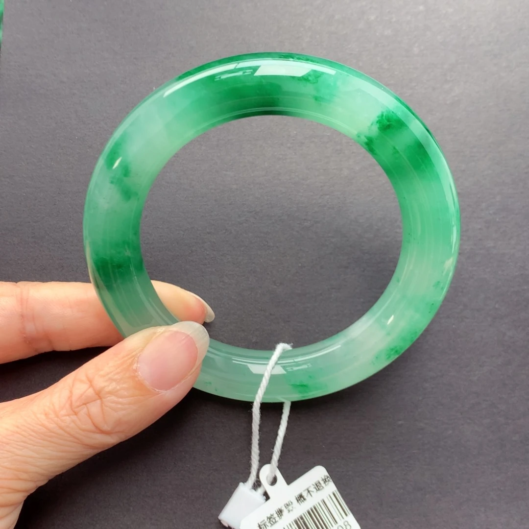 未镶嵌手镯石英质玉